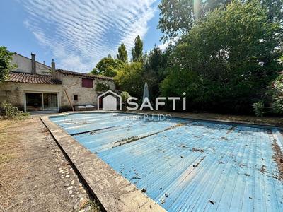 Maison - 305 m² - 12 pièces