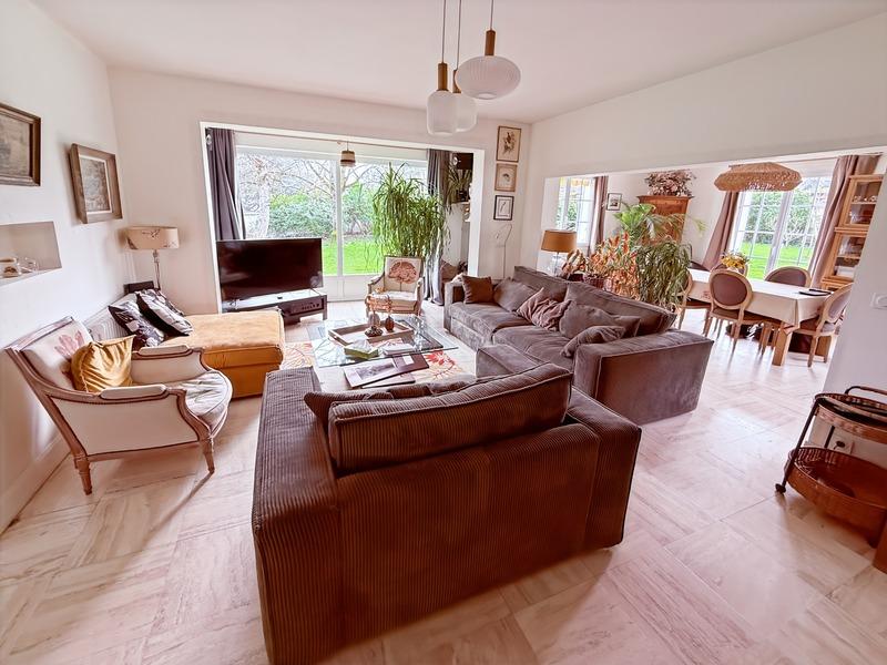 Maison - 215 m² - 8 pièces