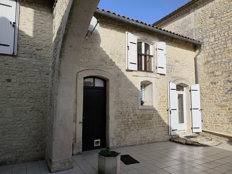 Maison en pierre - 238 m² - 8 pièces