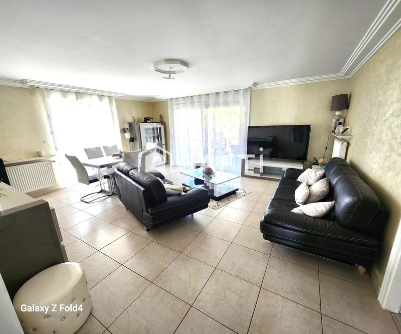 Maison - 213 m² - 9 pièces