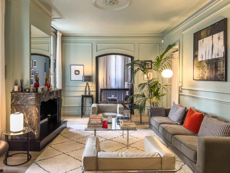 Appartement bourgeois - 231 m² - 10 pièces