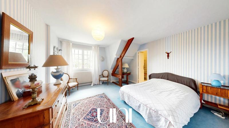 Maison - 270 m² - 8 pièces