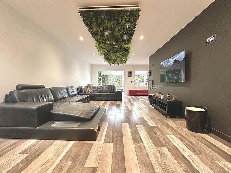 Maison - 227 m² - 7 pièces