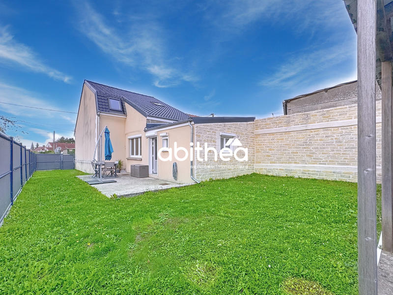 Maison - 105 m² - 5 pièces