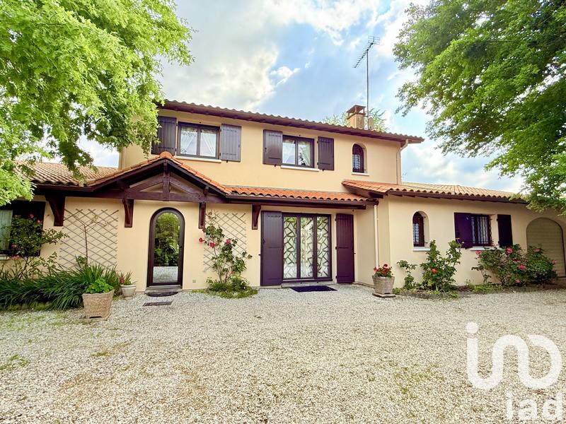 Maison - 206 m² - 7 pièces