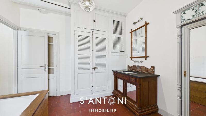 Maison - 270 m² - 7 pièces