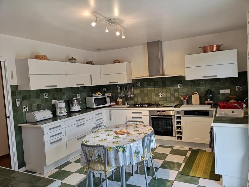 Maison - 240 m² - 6 pièces