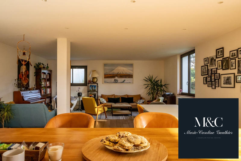 Maison traditionnelle - 223 m² - 7 pièces