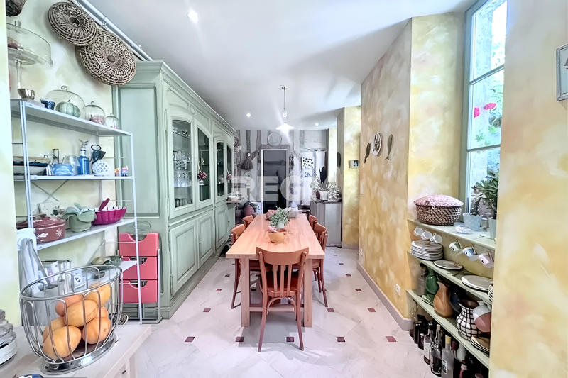 Maison - 290 m² - 11 pièces