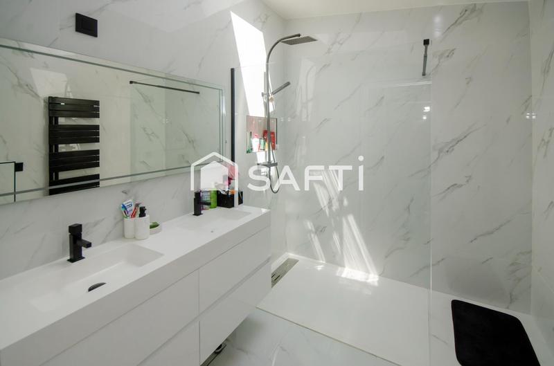 Maison - 185 m² - 8 pièces