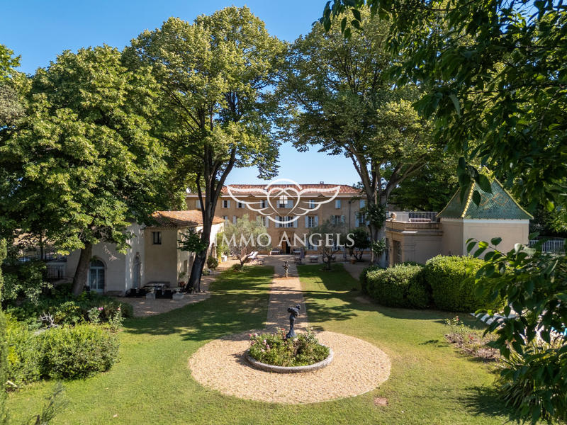 Château - 1 400 m² - 38 pièces