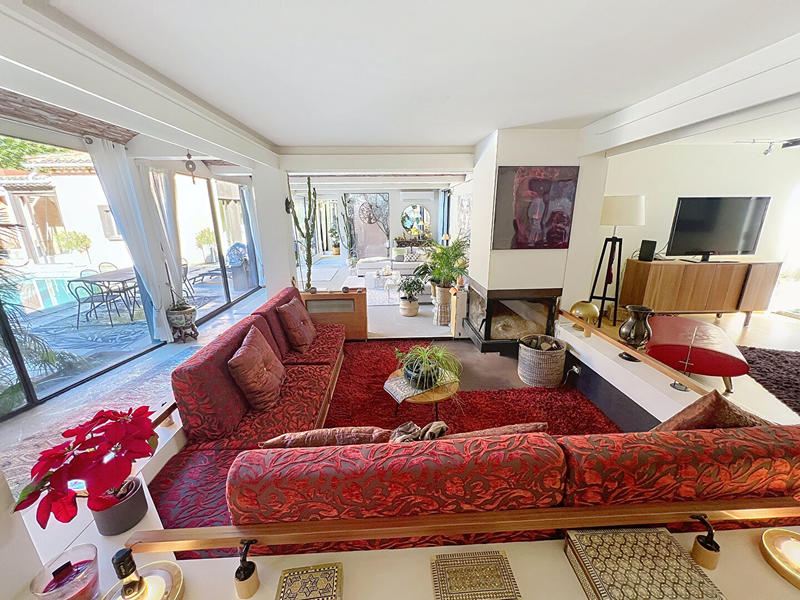 Maison - 275 m² - 8 pièces