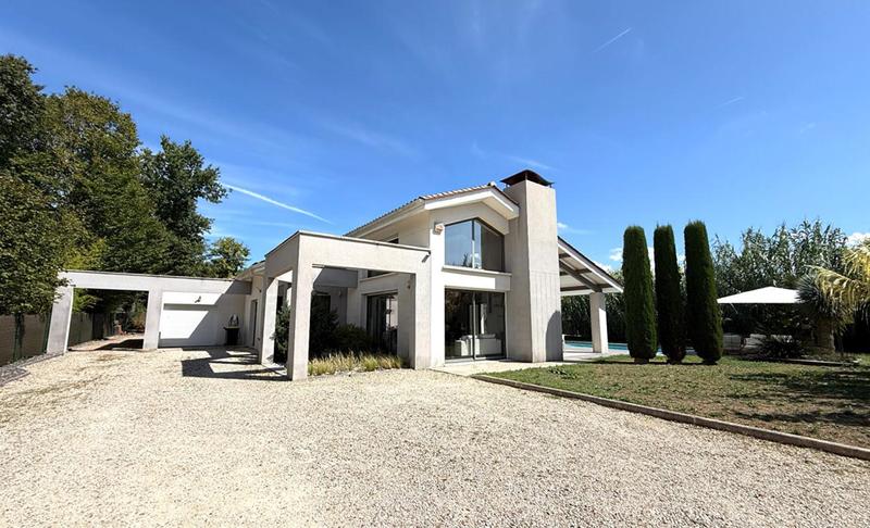 Maison - 270 m² - 7 pièces