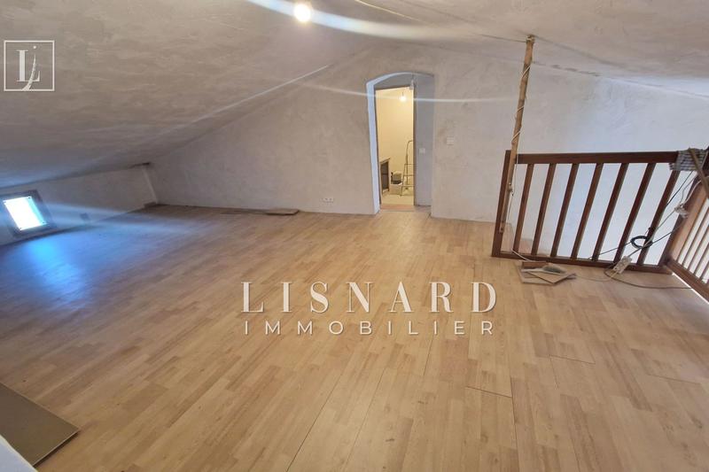 Maison - 370 m² - 16 pièces