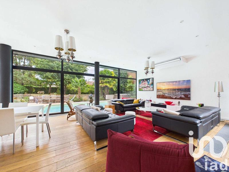 Maison - 315 m² - 11 pièces