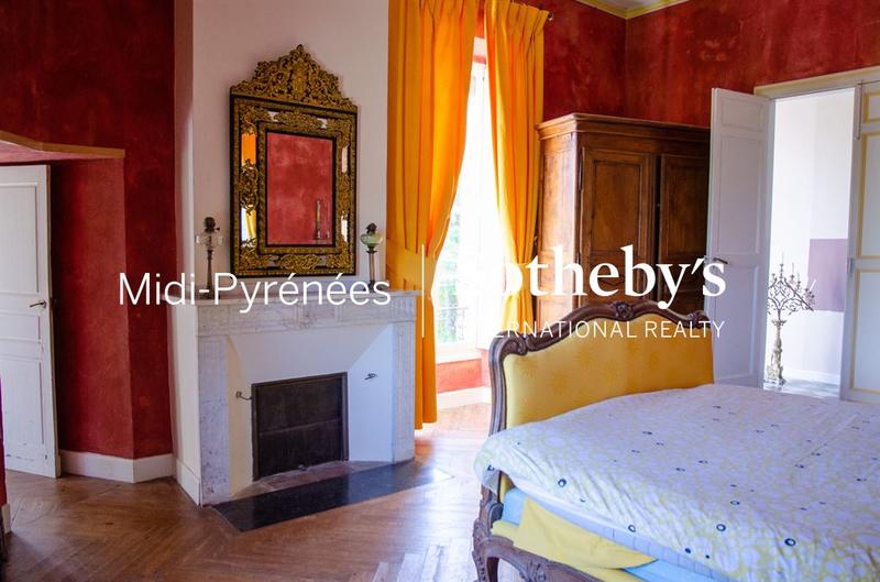 Château - 1 573 m² - 36 pièces