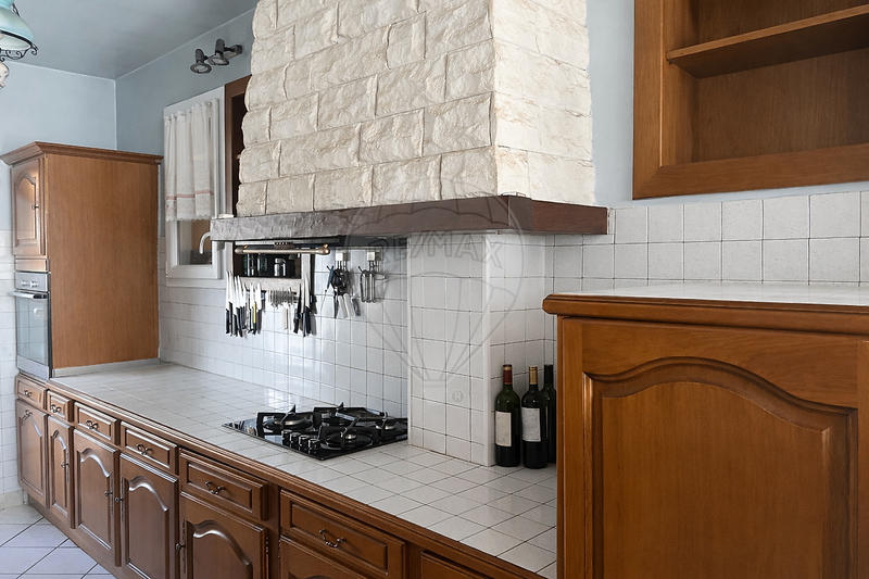 Maison - 185 m² - 10 pièces