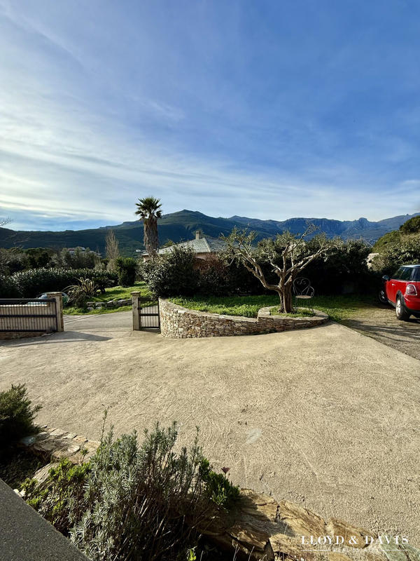 Maison - 200 m² - 7 pièces