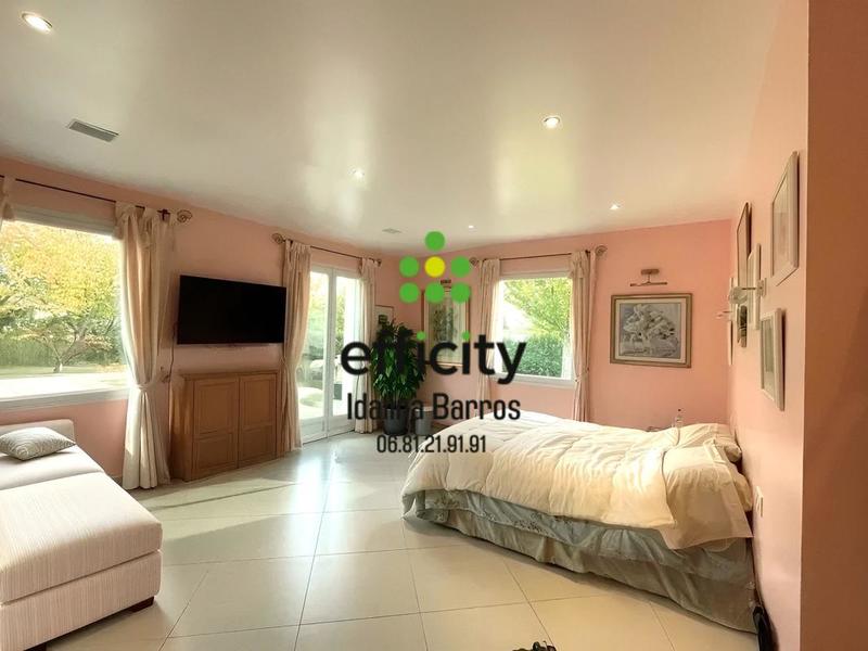 Pavillon - 267 m² - 10 pièces