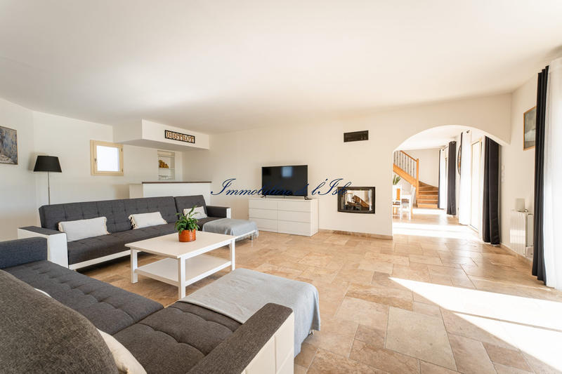 Maison - 235 m² - 8 pièces