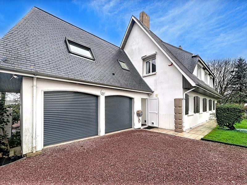 Maison - 197 m² - 8 pièces