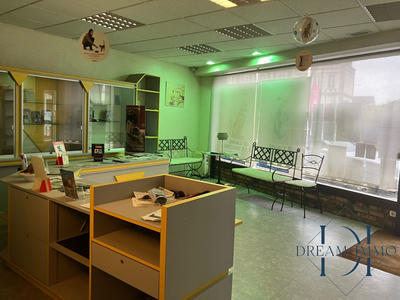 Local commercial - 161 m² - 4 pièces