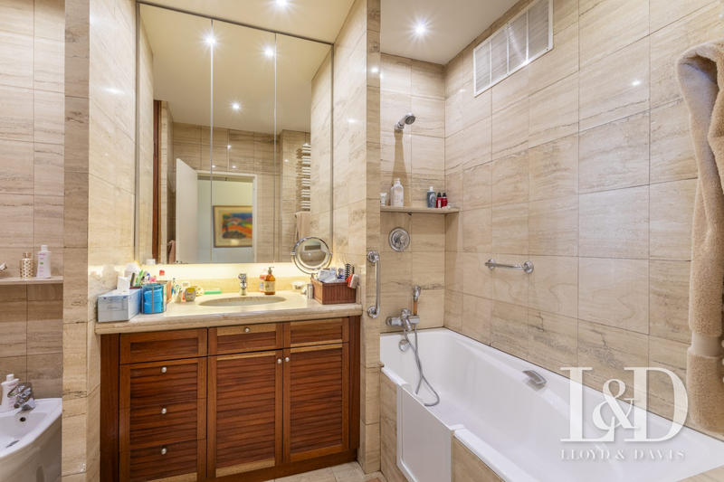 Viager - Appartement - 151 m² - 5 pièces