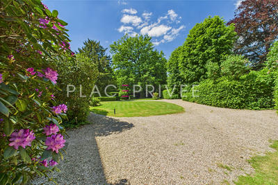 Maison - 325 m² - 10 pièces