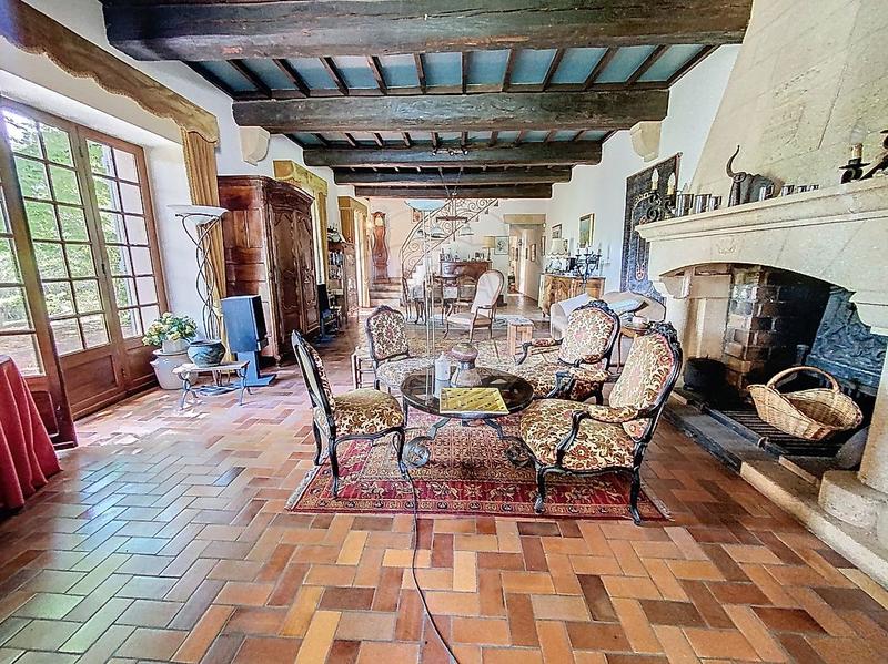 Maison - 243 m² - 9 pièces