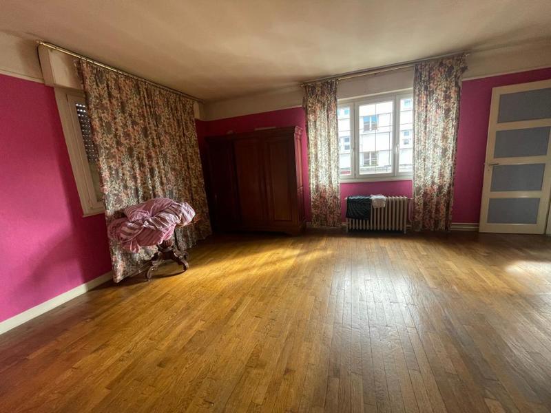 Maison - 415 m² - 9 pièces