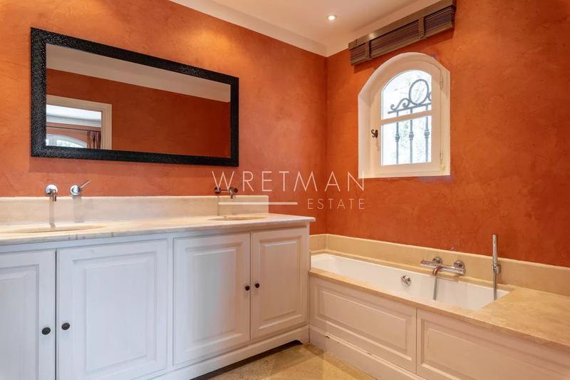 Maison - 280 m² - 7 pièces