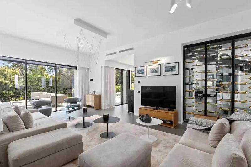 Maison - 1 000 m² - 15 pièces