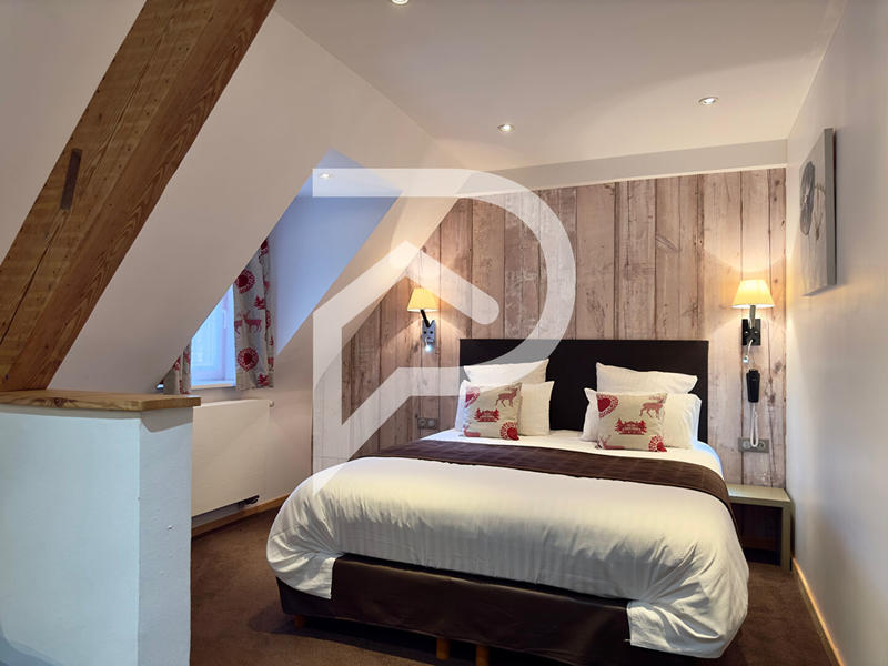 Local commercial - 2 000 m²