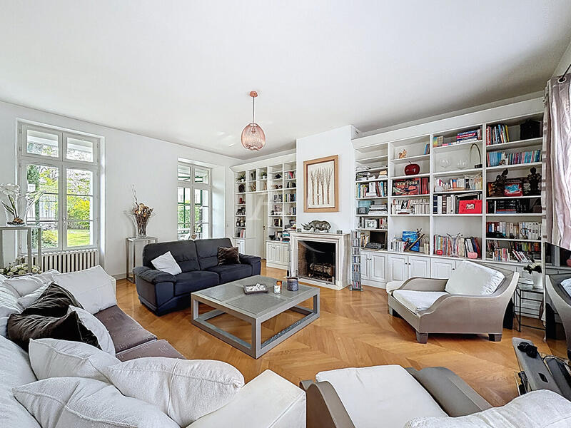 Maison - 400 m² - 10 pièces