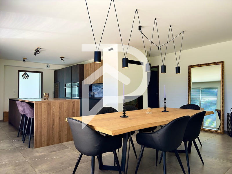 Appartement - 120 m² - 5 pièces