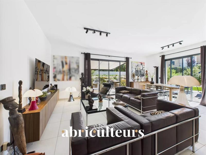 Maison - 111 m² - 4 pièces