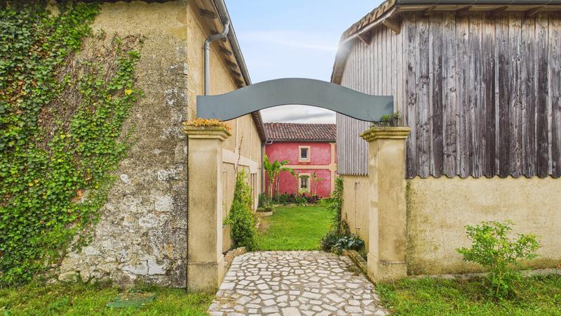 Maison - 530 m² - 18 pièces