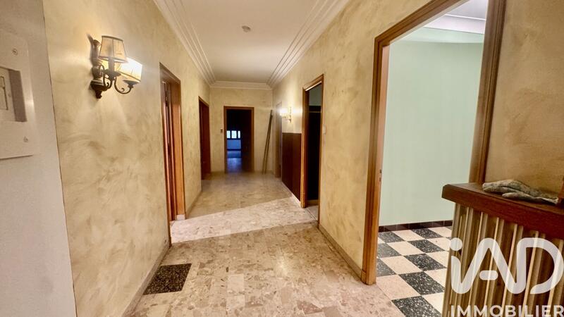 Maison de maîtres - 402 m² - 13 pièces