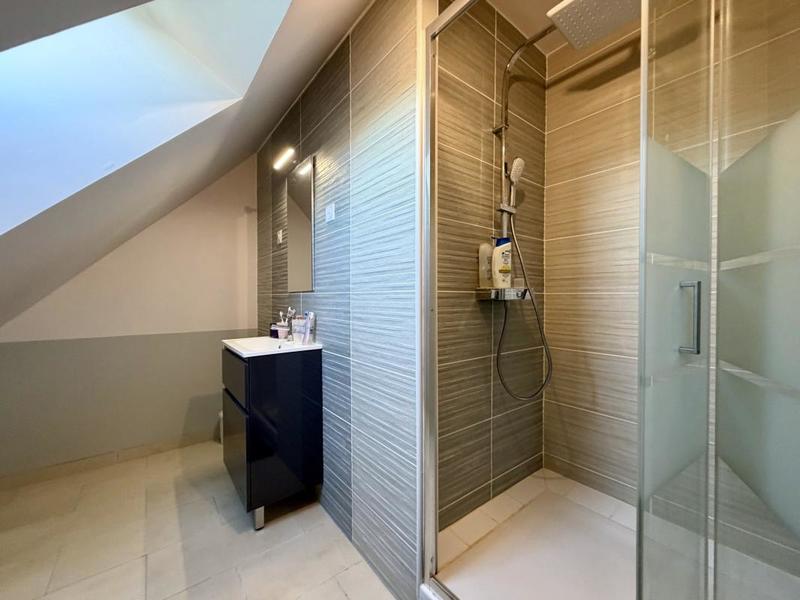 Pavillon - 150 m² - 8 pièces