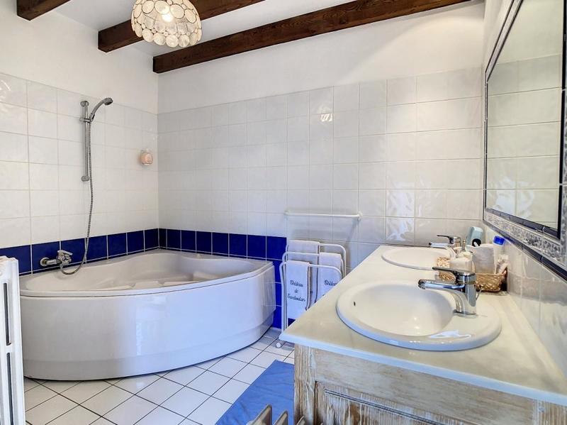 Château - 370 m² - 10 pièces