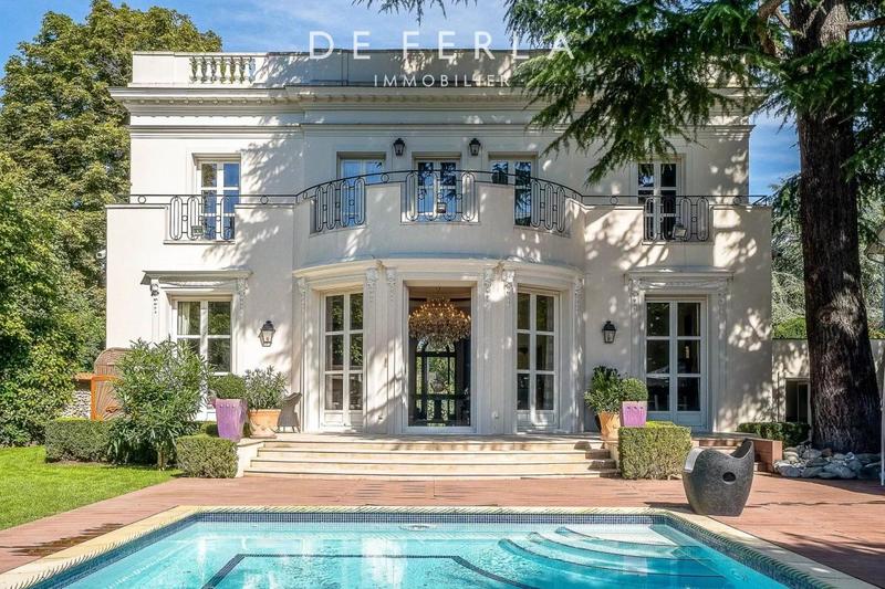 Maison - 520 m² - 10 pièces