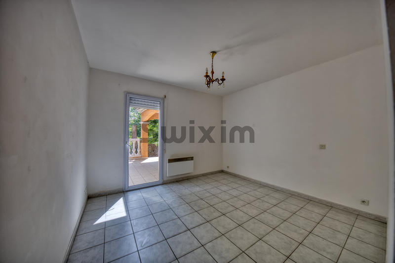 Villa - 100 m² - 5 pièces