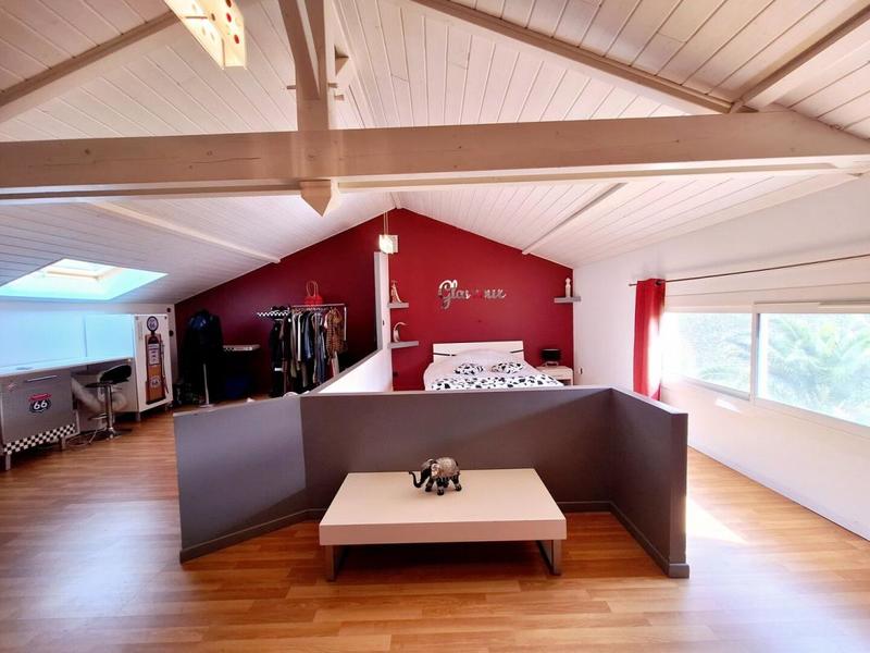 Maison - 250 m² - 2 pièces