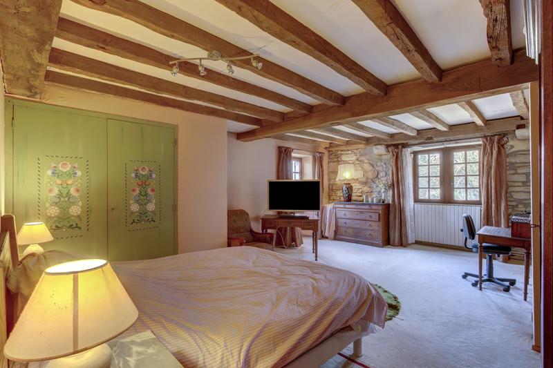 Maison - 250 m² - 13 pièces