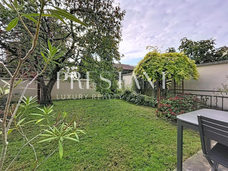 Maison - 267 m² - 7 pièces