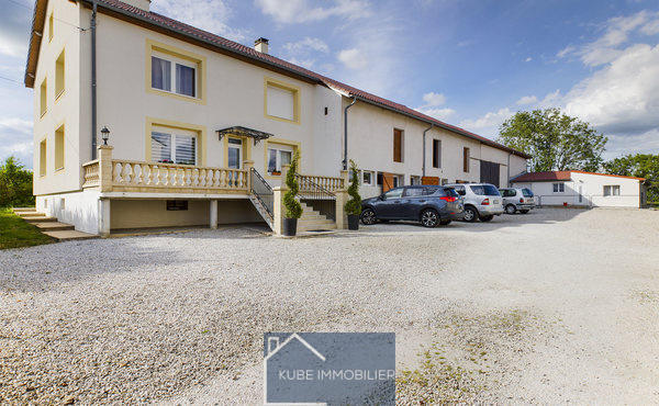 Propriété - 355 m² - 9 pièces