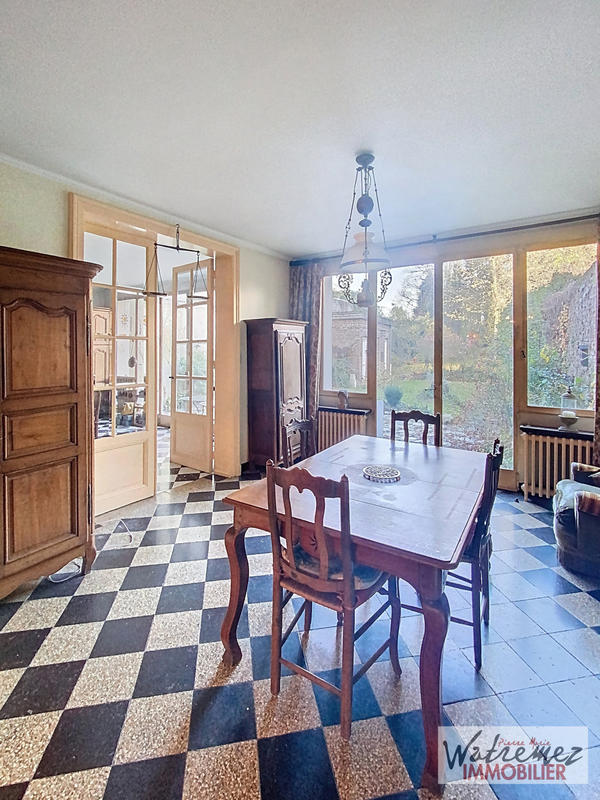 Maison - 254 m² - 10 pièces