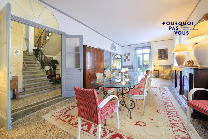 Maison - 400 m² - 10 pièces