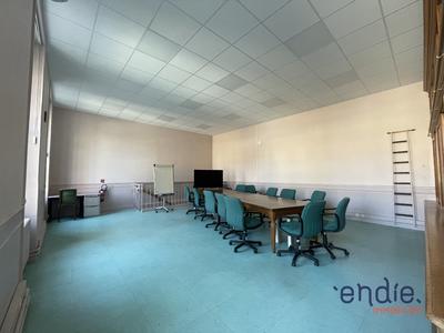 Bureau - 592 m²