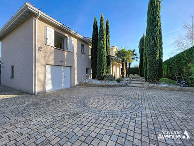 Maison - 181 m² - 8 pièces